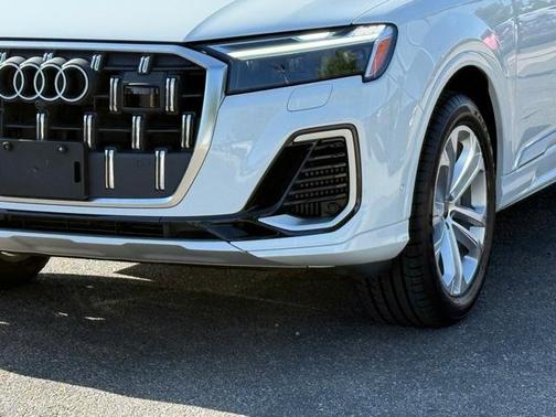 2025 Audi Q7 55 Premium Plus