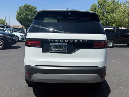 Fuji White 2025 Land Rover Discovery S