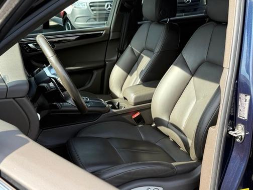 Night Blue Metallic 2018 Porsche Macan S