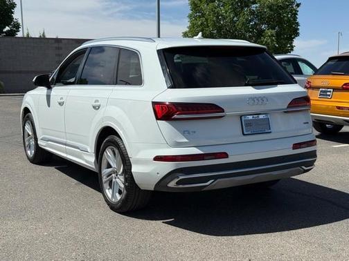 2024 Audi Q7 55 Premium Plus