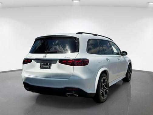 Moonlight White Magno 2026 Mercedes-Benz GLS 450 4MATIC