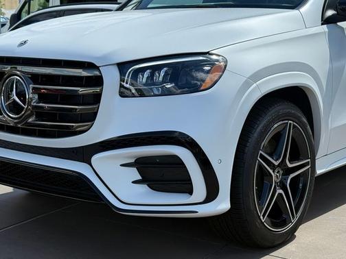Moonlight White Magno 2026 Mercedes-Benz GLS 450 4MATIC
