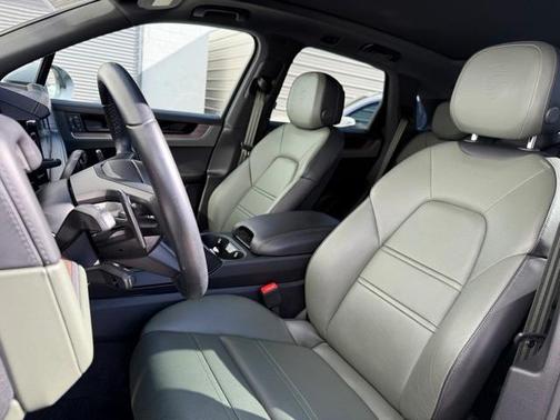 2024 Porsche Cayenne Base