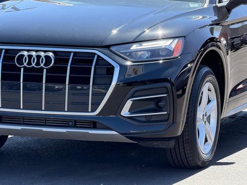 Black Metallic 2023 Audi Q5 40 Premium