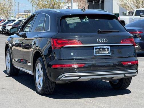 Mythos Black Metallic 2023 Audi Q5 40 Premium