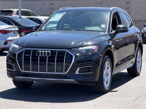 Mythos Black Metallic 2023 Audi Q5 40 Premium