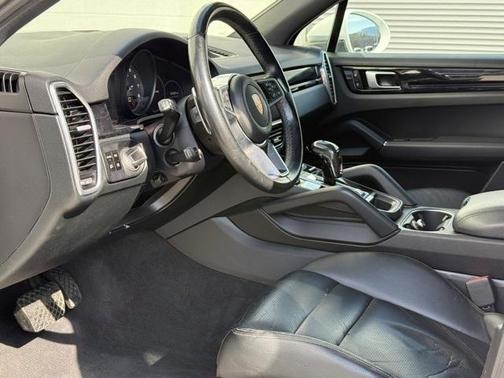 2020 Porsche Cayenne Base