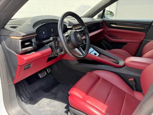 2024 Porsche Macan Electric Turbo