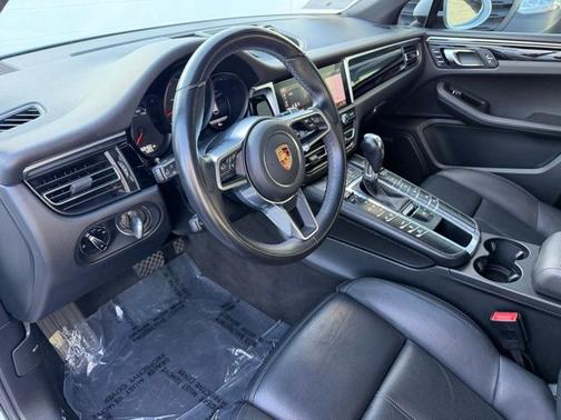 Carrara White Metallic 2019 Porsche Macan