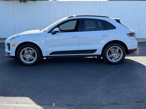 Carrara White Metallic 2019 Porsche Macan