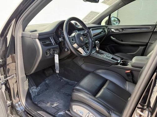 2021 Porsche Macan Base