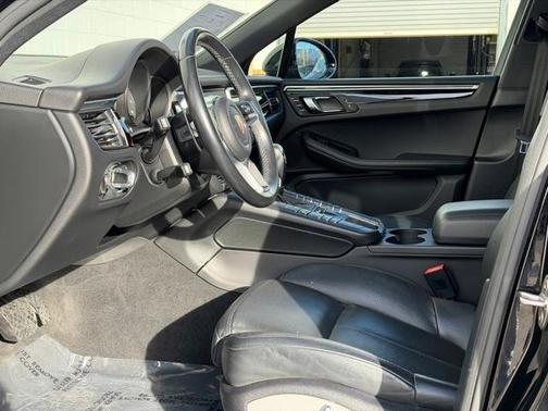 2020 Porsche Macan Base