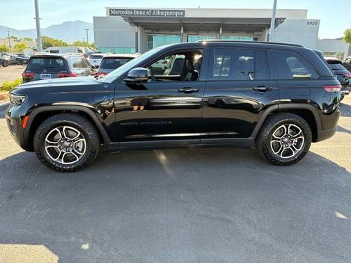 Diamond Black Crystal Pearlcoat 2023 Jeep Grand Cherokee Trailhawk 4xe