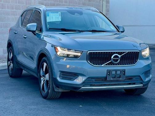 2020 Volvo XC40 T5 Momentum