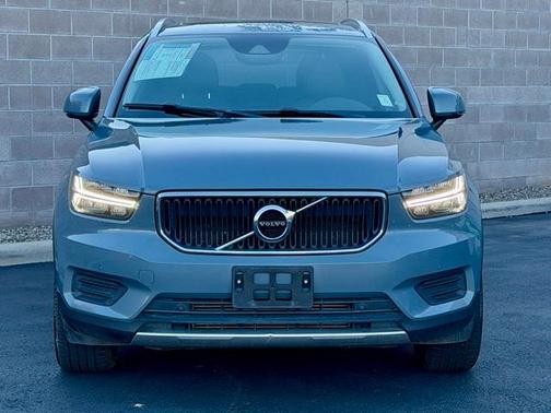 2020 Volvo XC40 T5 Momentum