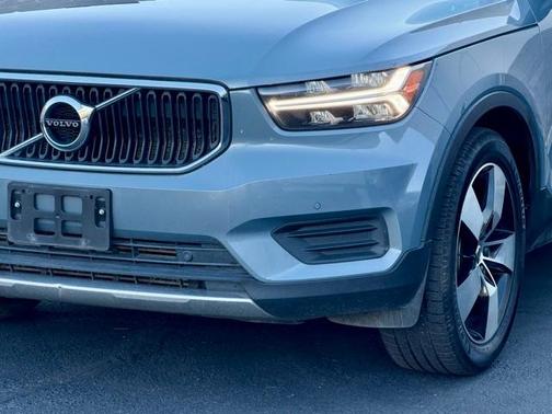 2020 Volvo XC40 T5 Momentum
