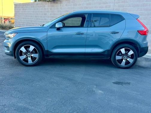 2020 Volvo XC40 T5 Momentum