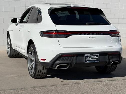 2025 Porsche Macan Base