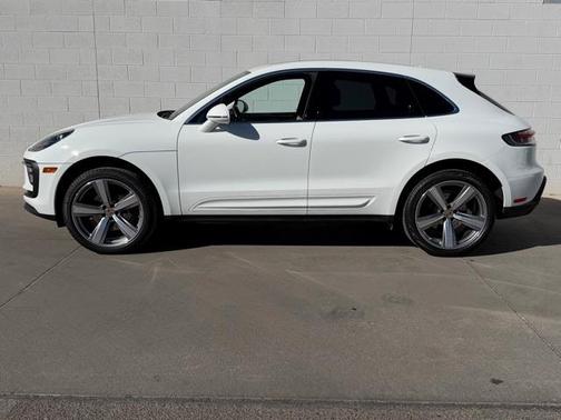 2025 Porsche Macan Base