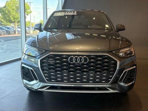 Daytona Gray Pearl Effect 2023 Audi Q5 45 S line quattro Premium