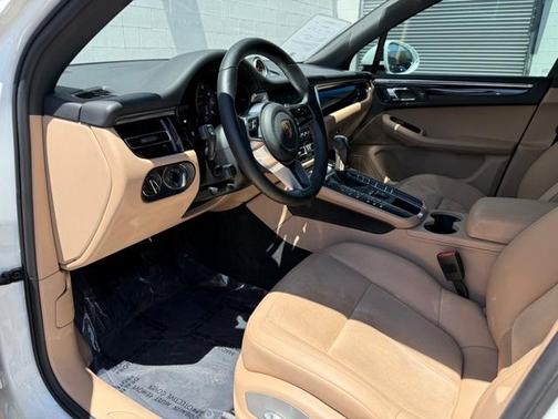 2021 Porsche Macan Base