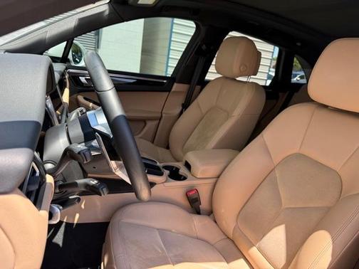 2021 Porsche Macan Base