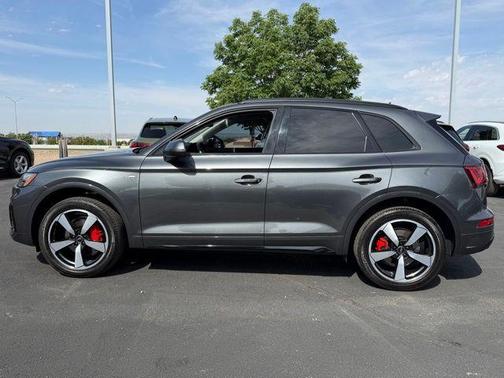 Daytona Gray Pearl Effect 2023 Audi Q5 45 S line Premium Plus