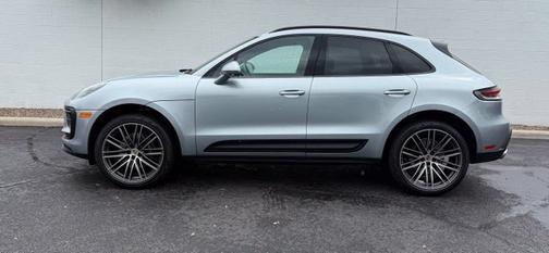 Dolomite Silver Metallic 2026 Porsche Macan Macan