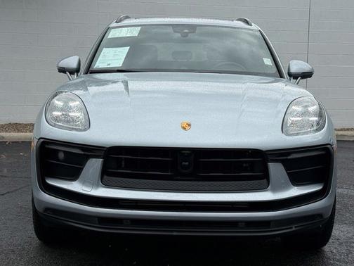 Dolomite Silver Metallic 2026 Porsche Macan Macan