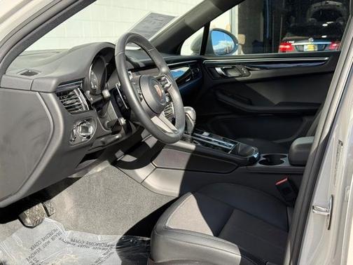 2024 Porsche Macan T