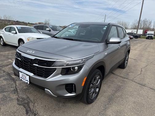 Steel Gray 2024 Kia Seltos LX