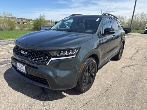Green 2022 Kia Sorento S