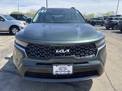 Green 2022 Kia Sorento S