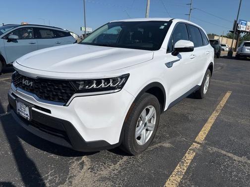 White Pearl 2022 Kia Sorento LX