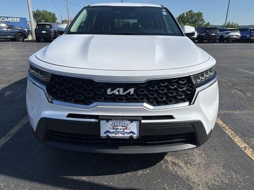 White Pearl 2022 Kia Sorento LX
