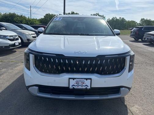Snow White Pearl 2025 Kia Carnival EX