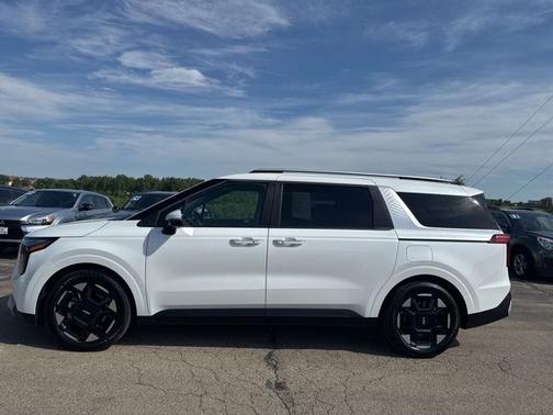Snow White Pearl 2025 Kia Carnival EX