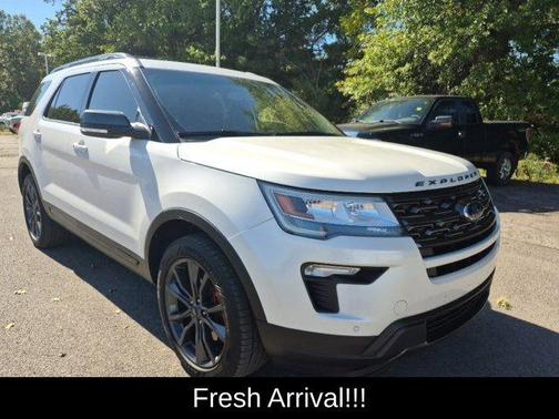 White Platinum Tri-Coat Metallic 2018 Ford Explorer XLT