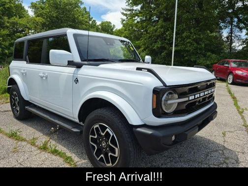 Oxford White 2023 Ford Bronco Outer Banks