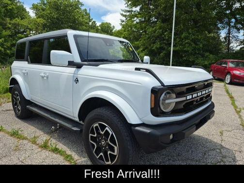 Oxford White 2023 Ford Bronco Outer Banks