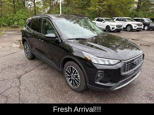 Agate Black Metallic 2023 Ford Escape PHEV