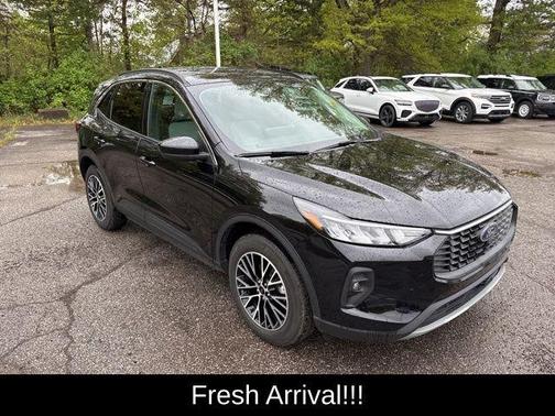 Agate Black Metallic 2023 Ford Escape PHEV