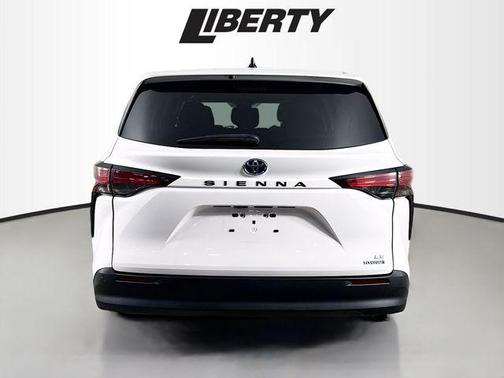 2021 Toyota Sienna LE