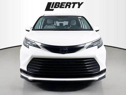 2021 Toyota Sienna LE