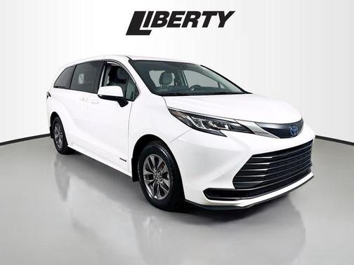 2021 Toyota Sienna LE