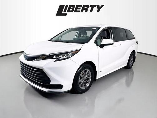 2021 Toyota Sienna LE