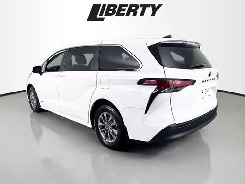 2021 Toyota Sienna LE