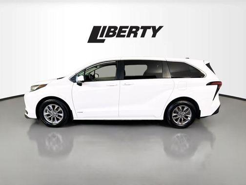 2021 Toyota Sienna LE