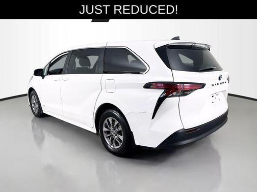 2021 Toyota Sienna LE