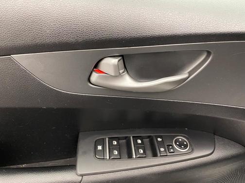 Photo 3 of 10 of 2019 Kia Forte LXS